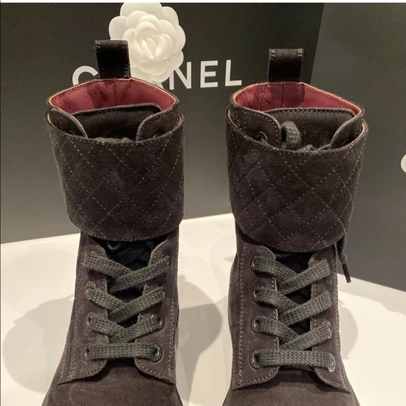 Chanel Paris 14B Blk suede moto quilt combat ankle boots black high top laces - Picture 9 of 12
